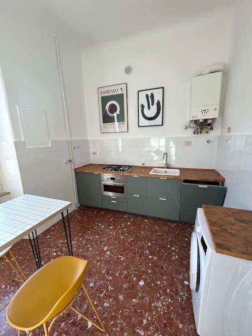Fancy Bright With And Mountain View On An Ancient Staircase 5 Mins To The Station With 2 Balcony With Amazing View La Spezia