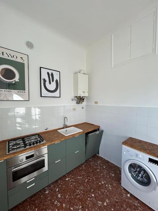 Fancy Bright With And Mountain View On An Ancient Staircase 5 Mins To The Station With 2 Balcony With Amazing View La Spezia