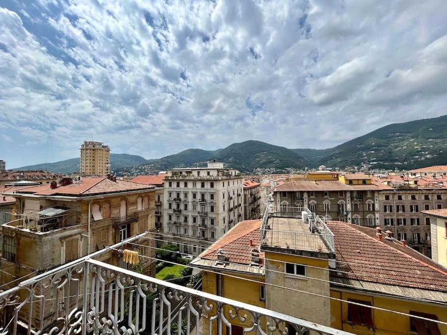 Fancy Bright With And Mountain View On An Ancient Staircase 5 Mins To The Station With 2 Balcony With Amazing View Appartamento La Spezia