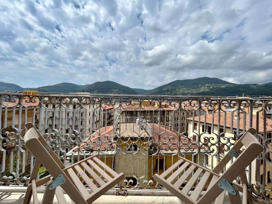 Fancy Bright With And Mountain View On An Ancient Staircase 5 Mins To The Station With 2 Balcony With Amazing View Appartamento La Spezia