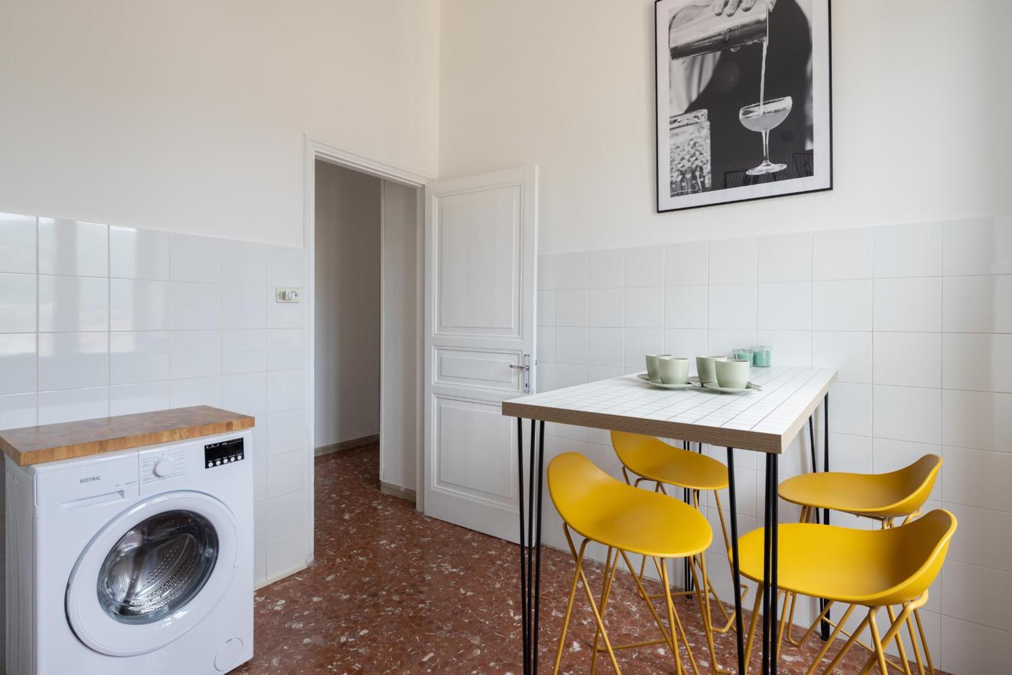 Fancy Bright With And Mountain View On An Ancient Staircase 5 Mins To The Station With 2 Balcony With Amazing View Appartamento La Spezia