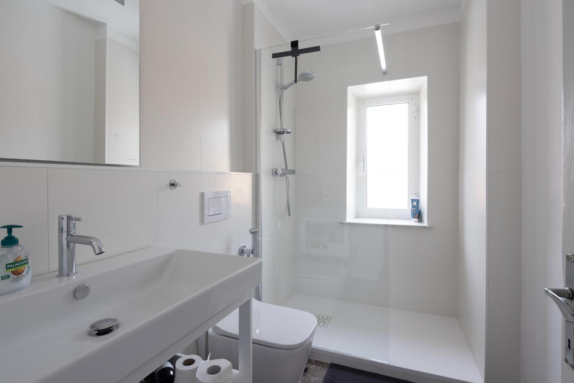Appartamento Fancy Bright With And Mountain View On An Ancient Staircase 5 Mins To The Station With 2 Balcony With Amazing View La Spezia